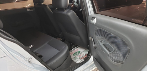 Imagem 11 de 13 de Vw Voyage 1.0 Trend Prata 2016 Flex