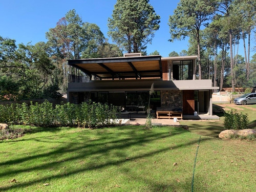 Casa En Venta En Circuito Avándaro, Valle De Bravo