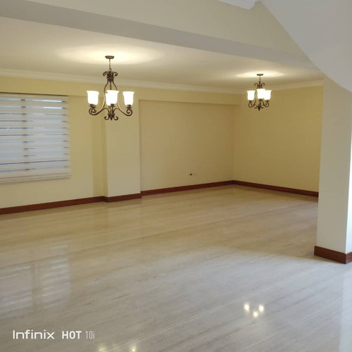 En Venta Lujoso Ph Urb. La Tahona De 420m2 / 4h / 7b / 4p / 1 M