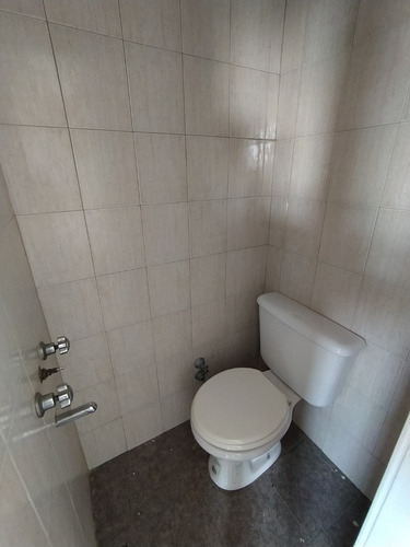 Departamento Tipo Casa En Planta Alta. Zona Residencial