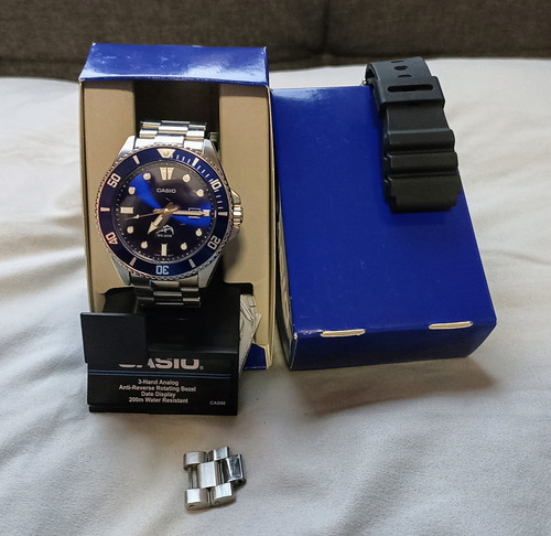 Reloj Casio Marlin Duro Mdv-106b-2avcf Con Correa Metalica Acero Inox Azul Azul (Usado)