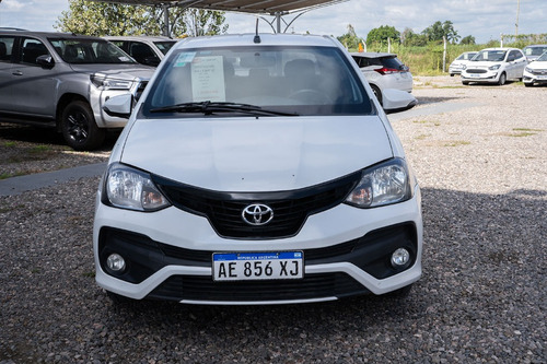 Toyota ETIOS XLS 1.5 6 M/T 4P ETIOS XLS 1.5 6 M/T 4P