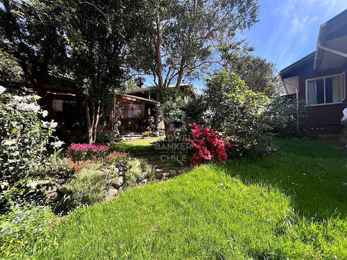 Hermoso Sitio Con 2 Casas En Frutillar Bajo.