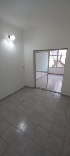 P. H. 3 Amb. Planta Baja. Quintana N° 2691, Virreyes.