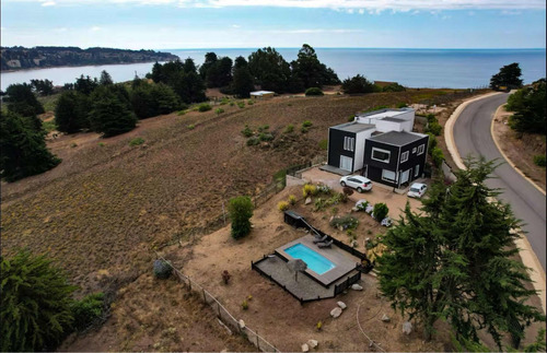 Se Arrienda Casa Anual 3d+2b+est+piscina Y Bajada A La Playa
