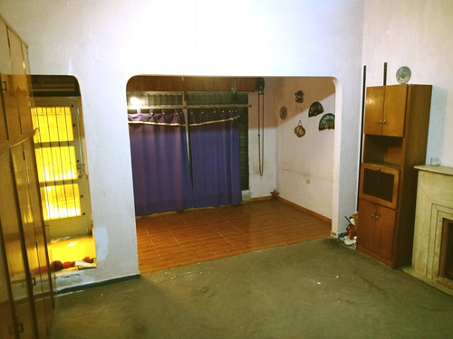 Casa De 4 Ambientes Con Garage. Giribone 1017 Avellaneda. (zona No Inundable)