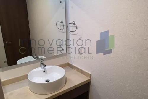 Casa En Renta En Altos Juriquilla, En Excelentes Condiciones Con Amenidades.