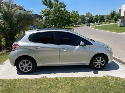 Peugeot 208 1.6 Allure Tiptronic