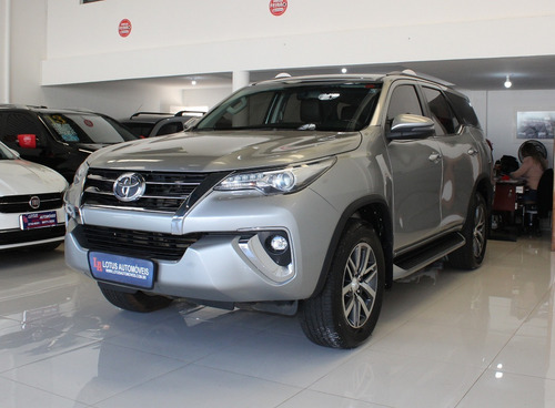 Imagem 2 de 15 de Hilux Sw4 Srx 4x4 Diesel 7 Lug.