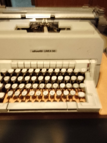 Máquina De Escribir Antigua Olivetti 98
