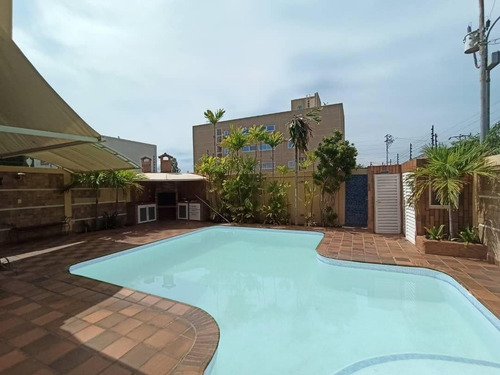 Imagen 12 de 13 de Venta En Oferta De Espectacular Casa Con Piscina Y Amoblada En Maracaibo