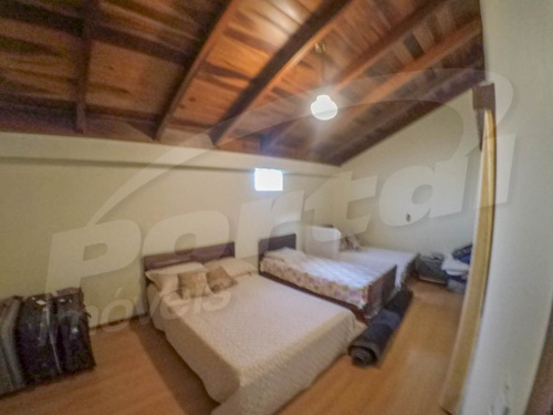 Excelente Casa Para Quem Quer Morar Num Lugar Tranquilo. Casa Com Ambientes Espaçosos, Com 4 Quartos, Sala De Estar, Jantar E Tv, Bem Definidas, Garagem Para 3 Carros, Com 4 Quartos Sendo Uma Suite,c