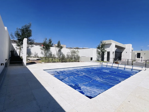 Casa Nueva En Zaru, Querétaro Moderno Con 4 Recámaras Y 3 Baños