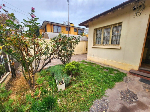 Casa En Venta De 5 Dormitorios En Ñuñoa