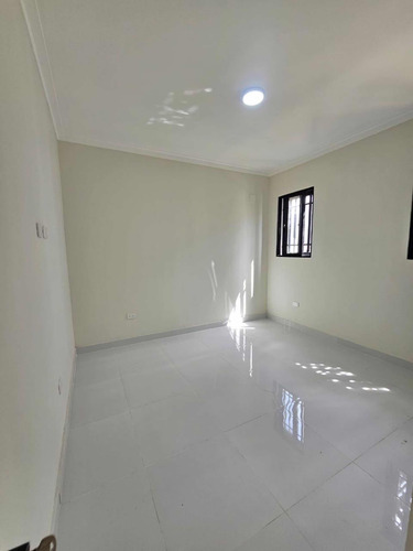 Casa En Venta En Residencial Los Lirios La Romana