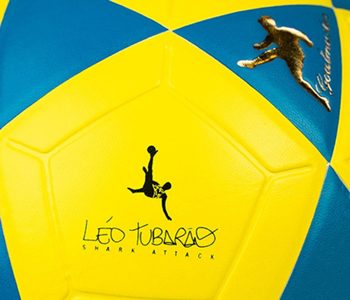 Imagem 4 de 4 de Bola Mikasa Ft5 Futevôlei Léo Tubarão Edição Limitada 1 2x