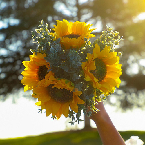 Ramo De Flores Con Girasoles Dama De Honor Con Flores