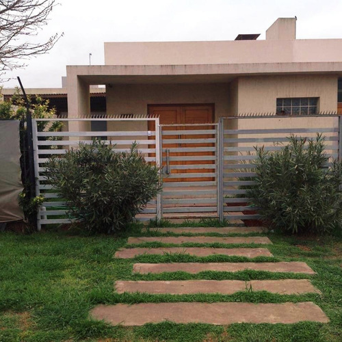 Venta Casa 3 Dormitorios Las Acacias Con Cochera