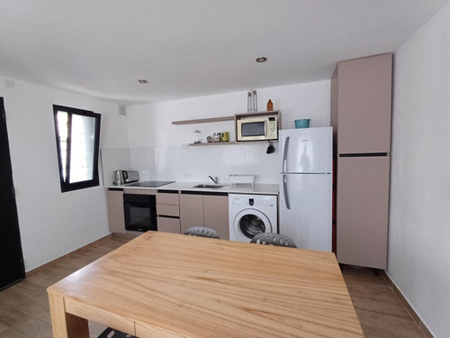 Ph 1 Ambiente Dividido, A La Calle, En Planta Baja Con Entrada Independiente En Barrio Pompeya