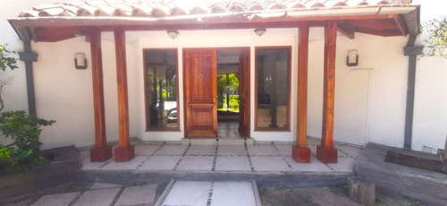 Casa En Venta De 5 Dorm. En Colina