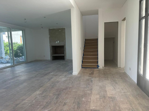 Venta Excelente Casa Al Agua - Virazon 7 Ambiente