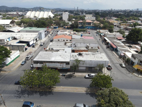 Locales En Alquiler Cuenta Con 200m2 Zona De Alto Trafico Es De 2 Niveles Zona Centro Barquisimeto Lara Dl