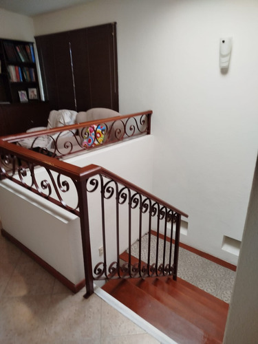 Preciosa Casa Con Tres Recamaras Cada Una Con Baño Completo, Jardín, Amplias Sala Y Comedor; A 30 Minutos De Santa Fe, Ciudad De México.