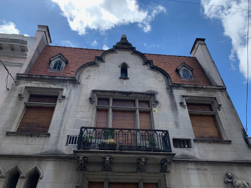 Imagen 2 de 29 de Casa Estilo Tudor - Cochera - Jardín - Única En Caballito