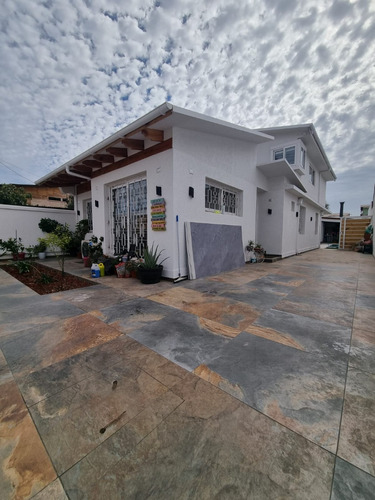 Casa Remodelada Con Piscina. 