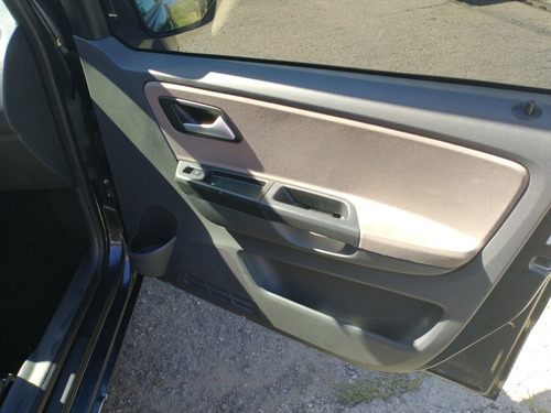 Volkswagen Suran 1.6 Trendline 11b 2012