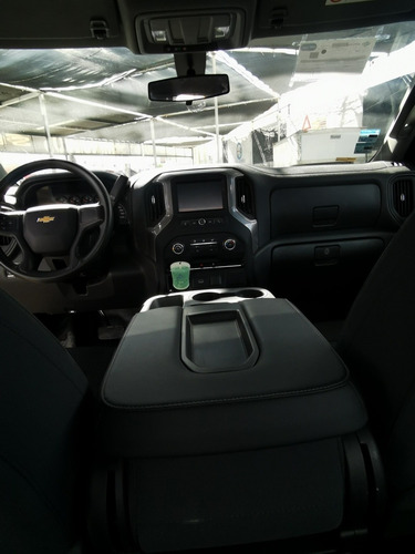 Imagen 12 de 13 de Chevrolet Silverado 2020 5.4 2500 Cab Dob Ls On Star 4x4 At