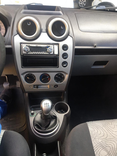 Imagem 13 de 14 de Ford Fiesta Sedan 1.6 (flex) Flex Manual