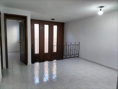 Se Vende Casa En Fraccionamiento Los Arcos En Excelente Ubicación Calle Con Parque Área Verde De Ambos Lados,