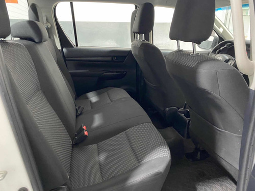 Imagen 9 de 12 de Toyota Hilux 2018 2.4 Cd Dx 150cv 4x2