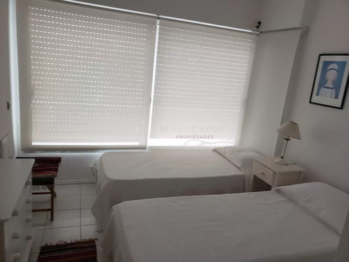 Apartamento En Venta De 2 Dormitorios En Torre Marina Ii, Punta Del Este.
