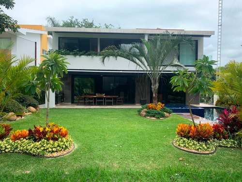 Imagen 1 de 14 de Preciosa Residencia Colindante Al Green