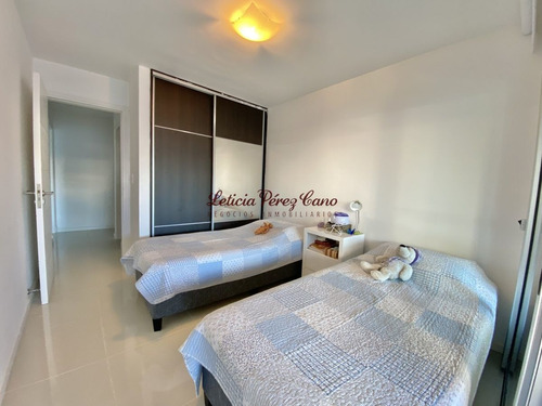 Imagen 10 de 14 de Venta De Apartamento De 2 Dormitorios En Edificio Icon Brava Punta Del Este