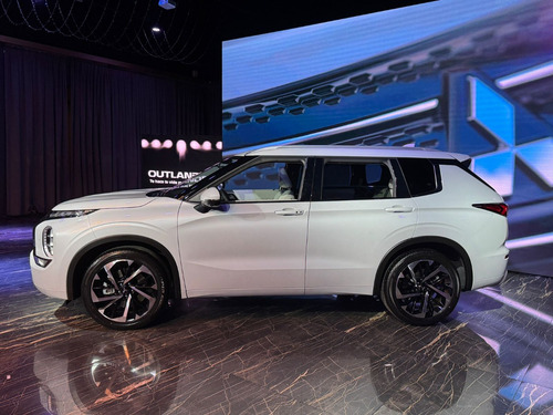 Mitsubishi Outlander 2.5 Gls At Full 7 Plazas