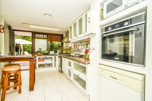 Casa De Cuatro Dormitorios En Venta Punta Del Este- Ref: 2579