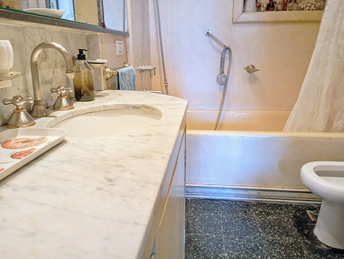 Departamento Alto En Venta Frente A Plaza Carlos Pellegrini, Jockey Y 2 Embajadas Cochera Vig24hs