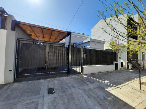 Imagen 1 de 22 de Casa De Cuatro Ambientes En Venta - Haedo Norte