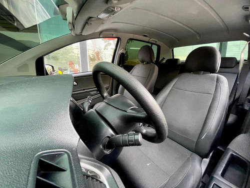 Imagem 10 de 10 de Volkswagen Fox 2013 1.6 Vht I-motion Total Flex 5p