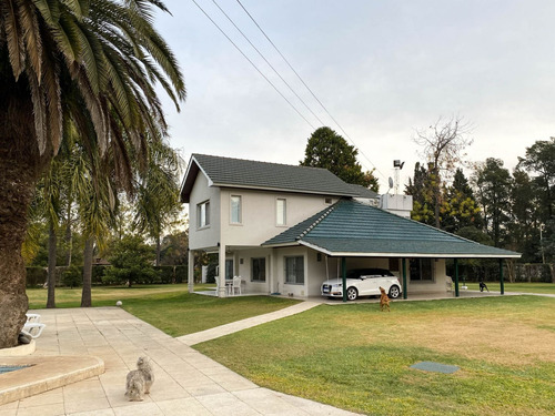 Hermosa Casa Quinta En Venta, En Chacras De Canning.