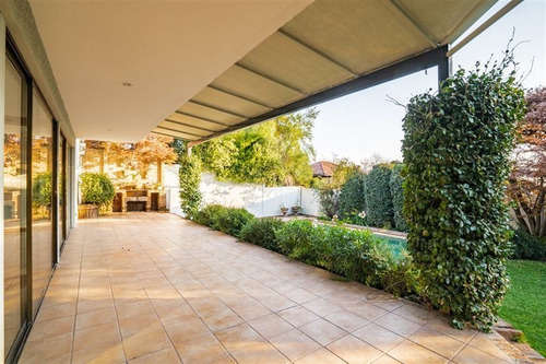 Casa En Venta De 4 Dorm. En Las Condes