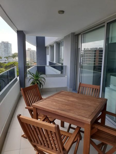 Venta Apartamento 2 Dormitorio Y Servicio, Playa Brava