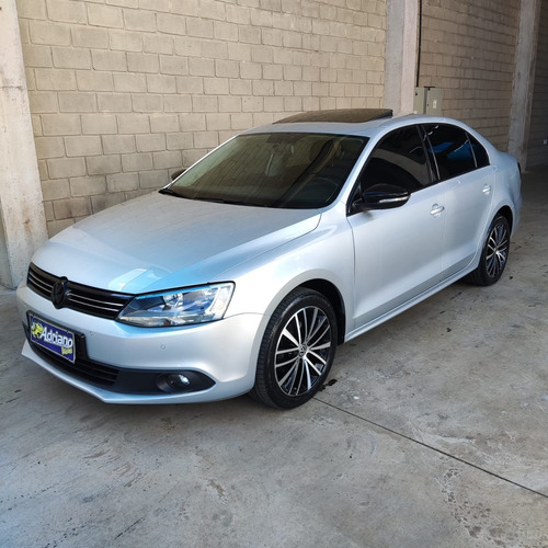 Volkswagen Jetta 2.0 Comfortline Flex 4p Automática