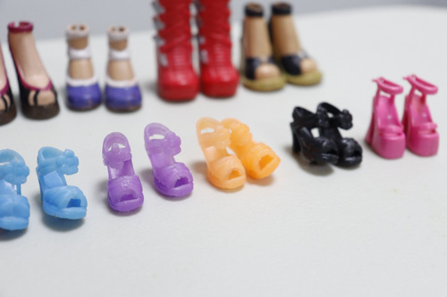 Lote 17 Pares De Zapatos Barbie (Usado)