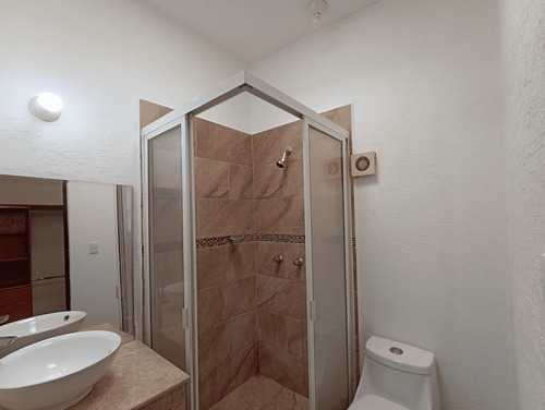 Casa En Venta En Dream Lagoons, Apodaca | 3 Recámaras, Alberca, Gimnasio Y Lago Artificial