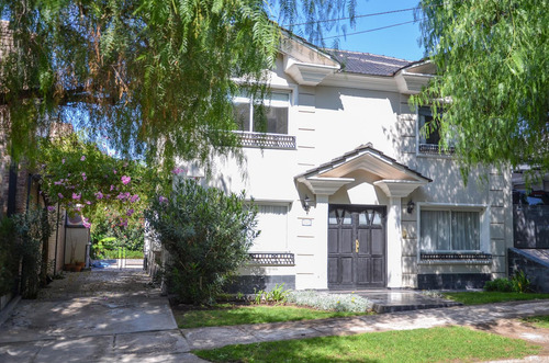 Casa En Venta De 3 Habitaciones Con Pileta Barrio Dalvian