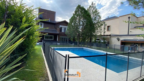 Casa En Venta Amoblada 5 Ambientes Con Pileta En Barrio Sept